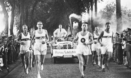 Nghi thức rước đuốc Olympic đầu tiên và mục đích tuyên truyền của Hitler