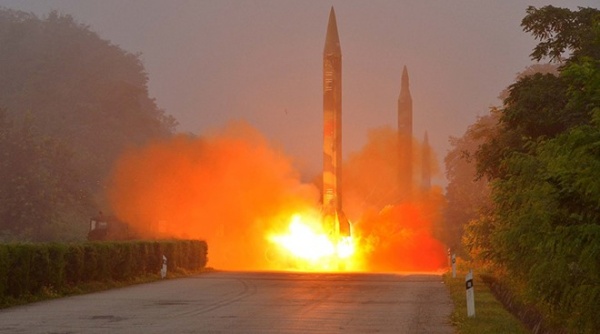 Triều Tiên phóng tên lửa đạn đạo cảnh báo Hàn Quốc