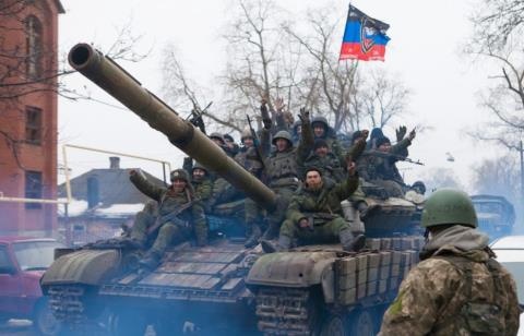 Ukraine đứng trước hai ngã rẽ: Chiến tranh hay...