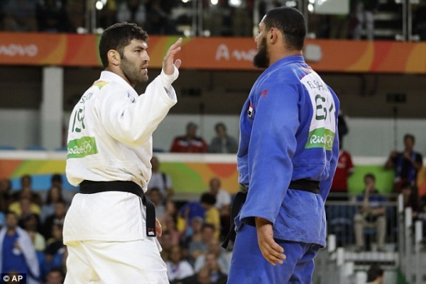 VĐV Judo bị “đuổi” về nước vì từ chối bắt tay đối thủ
