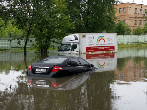 Moscow chìm trong biển nước do mưa lớn kỉ lục