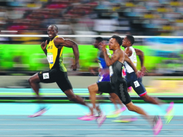 Đằng sau bức ảnh “vừa chạy vừa chơi” của Usain Bolt