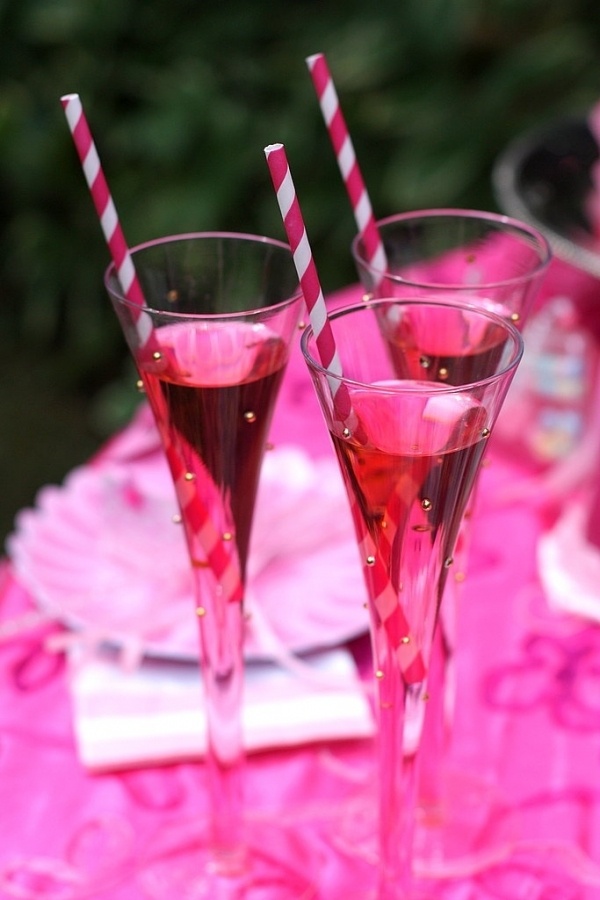 Cocktail màu hồng cho bữa tiệc thêm rực rỡ