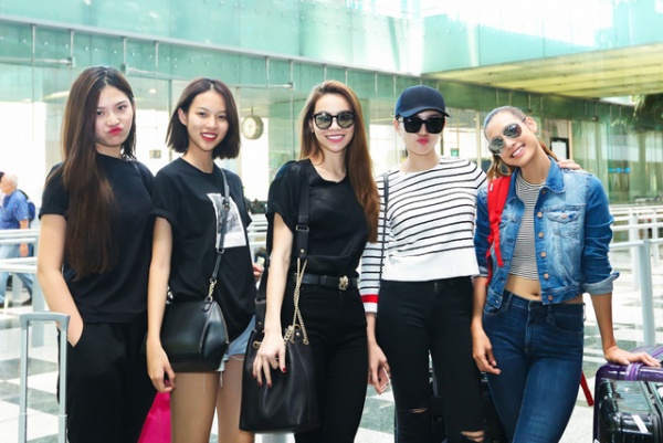 Hồ Ngọc Hà và team The Face hào hứng du lịch Singapore
