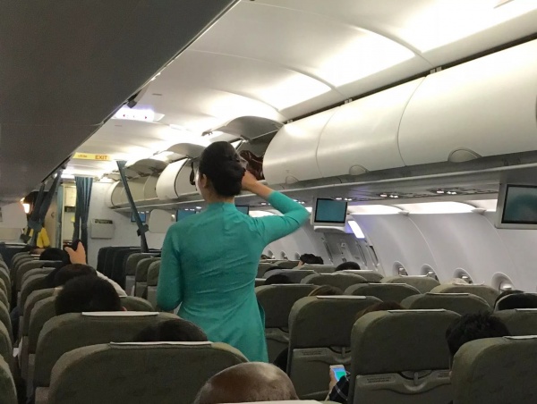 Cấm bay hành khách tát nữ tiếp viên hàng không vì chiếc iPhone 6