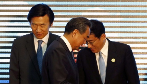 Ngoại trưởng Trung-Nhật-Hàn lần đầu gặp 3 bên tại Tokyo sau hơn 5 năm