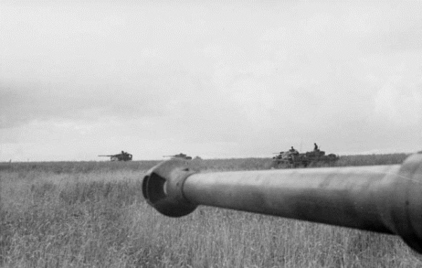 Loạt ảnh hiếm về trận chiến xe tăng lớn nhất Thế chiến II