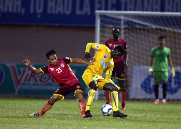 Rơi điểm phút cuối, Thanh Hóa ngày càng xa ngôi vô địch V-League