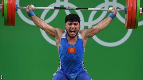 Tin mới Olympic: Nhà vô địch cử tạ bị tước huy chương