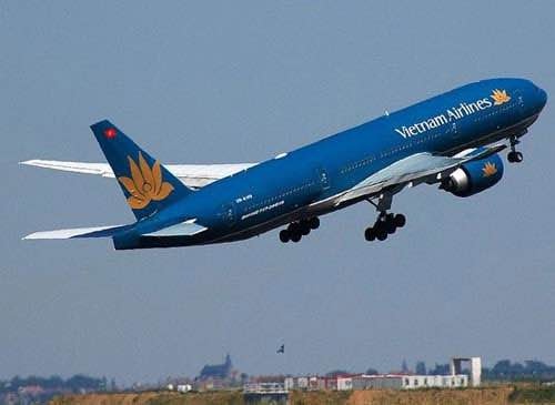 Tránh bão Thần Sét, Vietnam Airlines hủy 10 chuyến bay