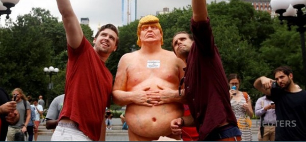 Tượng khỏa thân của tỉ phú Trump mọc lên ở nhiều thành phố Mỹ
