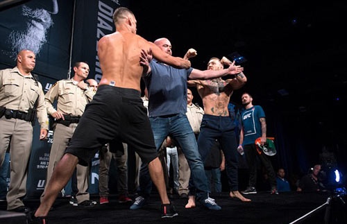 Đại chiến UFC: "Gã điên" đòi đấm gục cả đội đối thủ