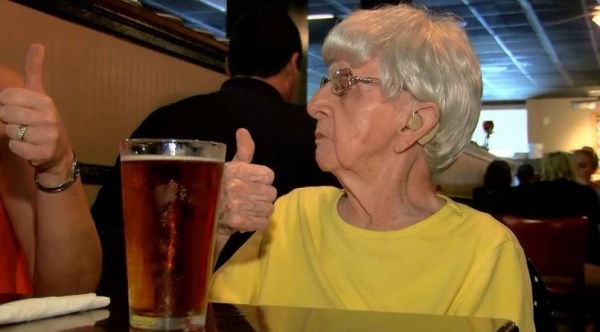 Mỹ: Sống lâu trăm tuổi nhờ uống bia mỗi ngày