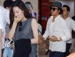 Bà xã Bae Yong Joon ốm nghén, liên tục lấy tay che miệng tại sân bay