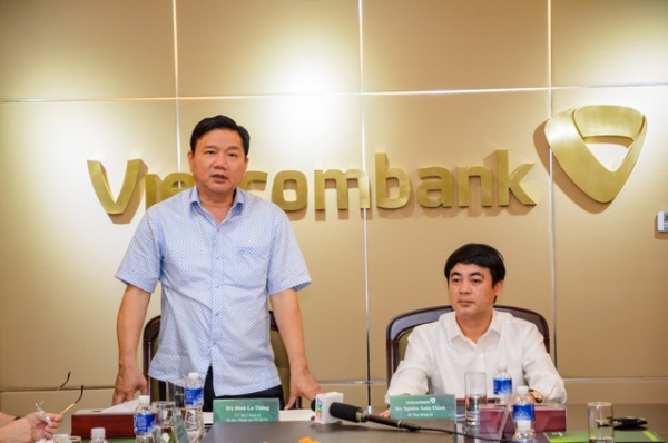 Bí thư Đinh La Thăng thăm và làm việc với các chi nhánh Vietcombank