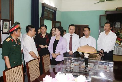 Đoàn Quốc hội dâng hương tưởng niệm Chủ tịch Hồ Chí Minh
