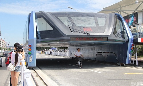 "Xe buýt bay" Trung Quốc tiếp tục chạy thử sau nghi vấn lừa đảo