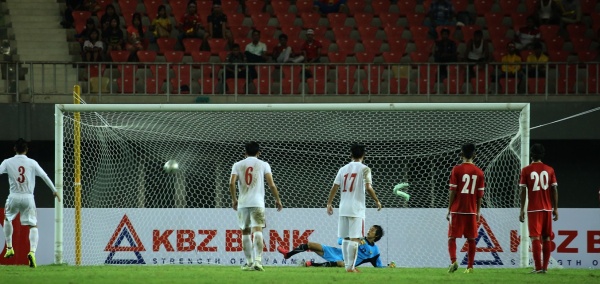 Hoà Myanmar, U19 Việt Nam rộng cửa vào chung kết giải tứ hùng quốc tế