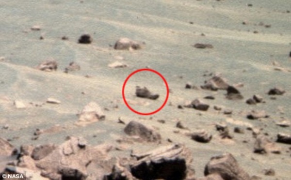 Phát hiện chiếc giày lạ trên sao Hỏa