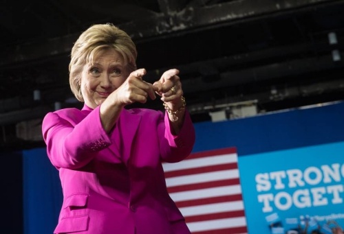 Hillary Clinton lần đầu đạt tỷ lệ ủng hộ quá bán