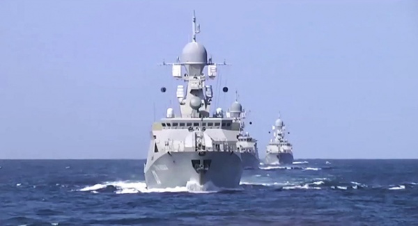 Hàng loạt tàu chiến Nga bất ngờ đổ ra Biển Đen và Caspi