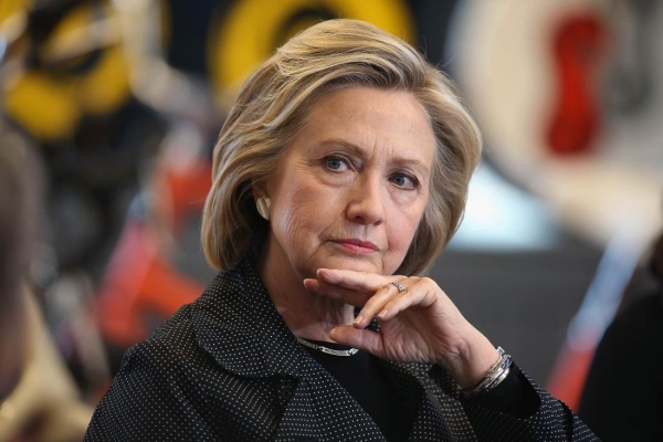 Thuyết âm mưu nhằm "lật đổ" bà Hillary Clinton bằng chiêu bài sức khỏe