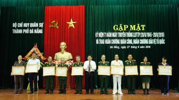 Đà Nẵng: Trao, truy tặng Huân chương cho 105 cán bộ quân đội nghỉ hưu