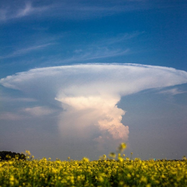 Đây là đám mây hay một vụ nổ hạt nhân?
