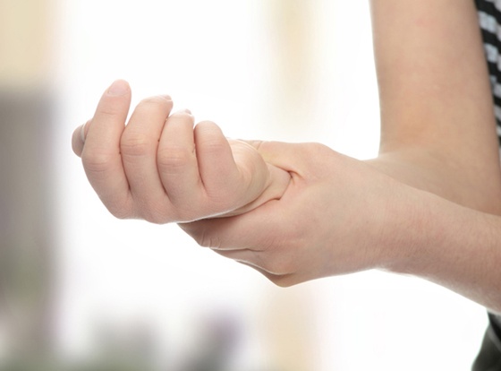 Cách chữa đau cổ tay bằng bài tập Yoga đơn giản mà hiệu quả