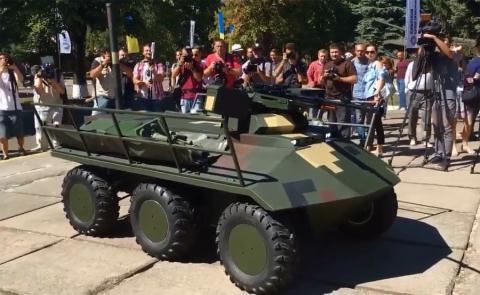 Ukraine bất ngờ trình làng robot chiến đấu
