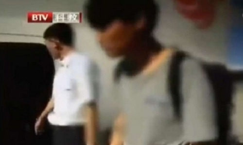 Cãi nhau với bạn gái, chàng trai Trung Quốc mở cửa máy bay tự tử