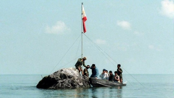 Trung Quốc bất ngờ xuống nước, đồng ý để ngư dân Philippines trở lại bãi cạn Scarborough