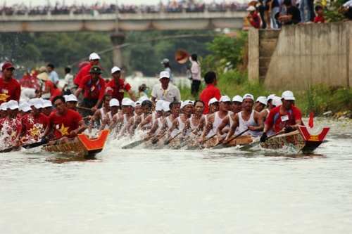Tết Độc lập và lễ hội đua thuyền truyền thống ở Quảng Bình