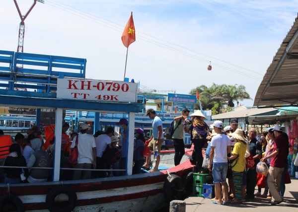 Nha Trang: Du khách nội địa “chen chân” ở bến tàu du lịch ngày đầu nghỉ lễ 2/9