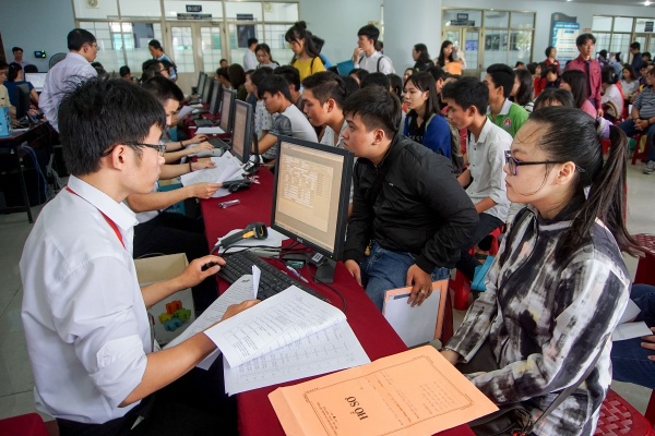 Trường ĐH Mở TPHCM, ĐH Tôn Đức Thắng công bố điểm chuẩn trúng tuyển NVBS