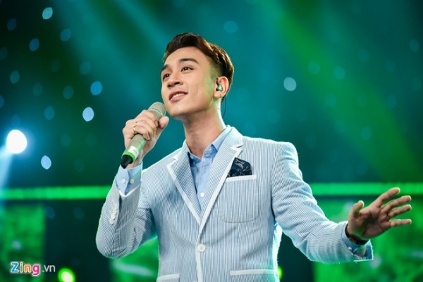 Hot boy Vietnam Idol bị loại khi đang có phong độ cao
