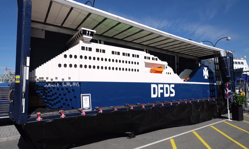 Tàu biển ba tấn xếp bằng lego lập kỷ lục thế giới