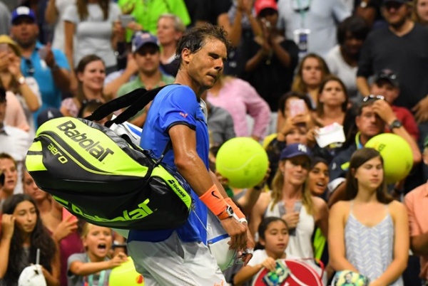 Nadal chia tay US Open sau 5 set căng thẳng