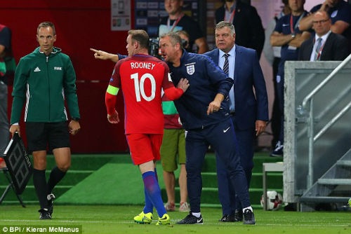 Rooney ở tuyển Anh: Ranh giới công thần và "cục nợ"