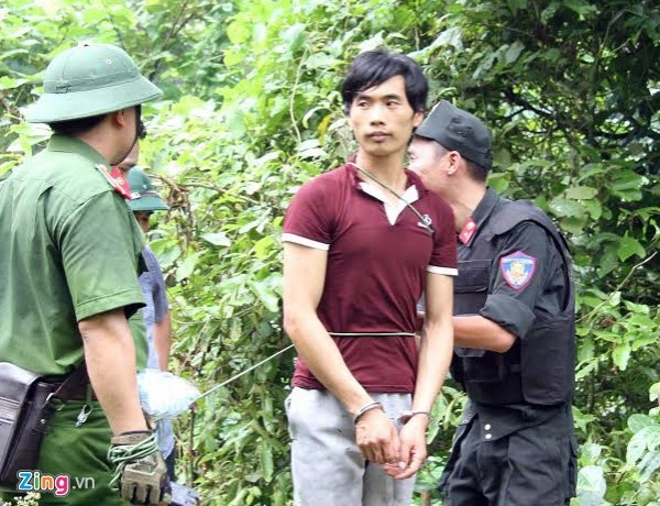Nghi can giết 4 người ở Lào Cai bị áp giải tới hang đá