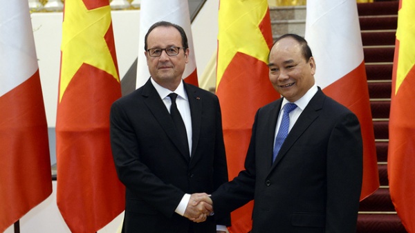 Tổng thống Pháp hội kiến Thủ tướng Nguyễn Xuân Phúc
