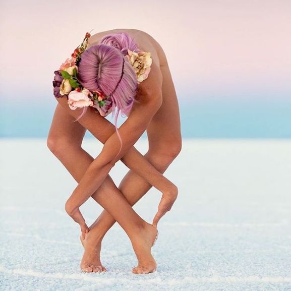 Các tư thế đẹp ngỡ ngàng của nghệ sĩ yoga