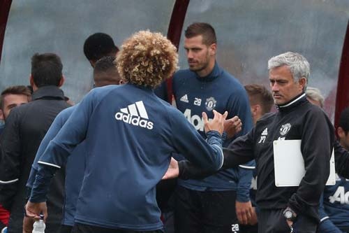 MU: Fellaini hứa trả ơn Mourinho, Ibra đảm bảo có cúp