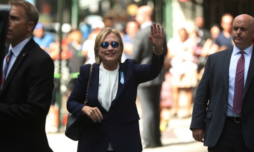 Hillary Clinton bị viêm phổi