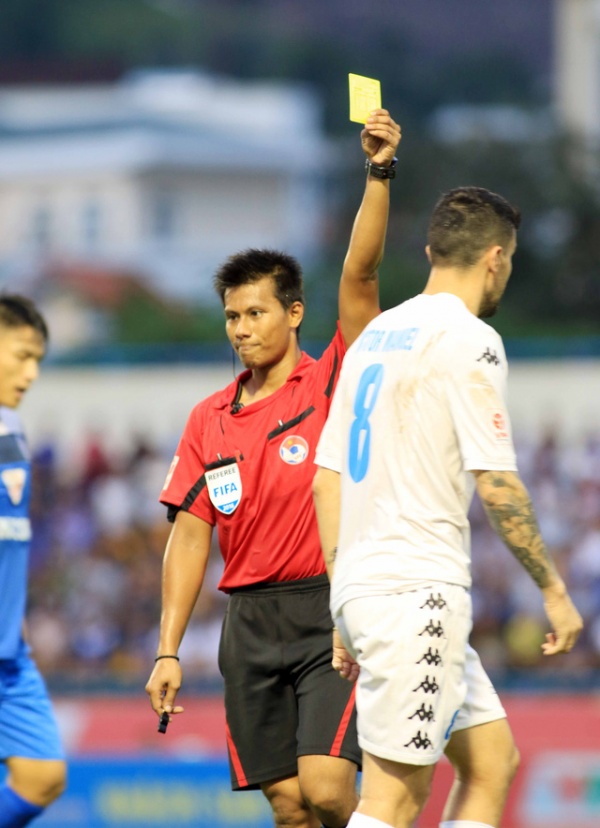 Thắng kịch tính Than Quảng Ninh, Hà Nội T&T tiến sát ngôi vô địch V-League