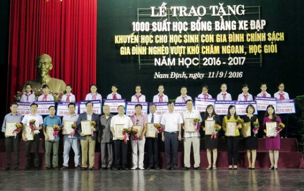 Hội Khuyến học Nam Định tặng 1.000 xe đạp cho học sinh nghèo vượt khó