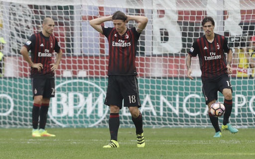 AC Milan thua đau, Inter giành thắng lợi nghẹt thở