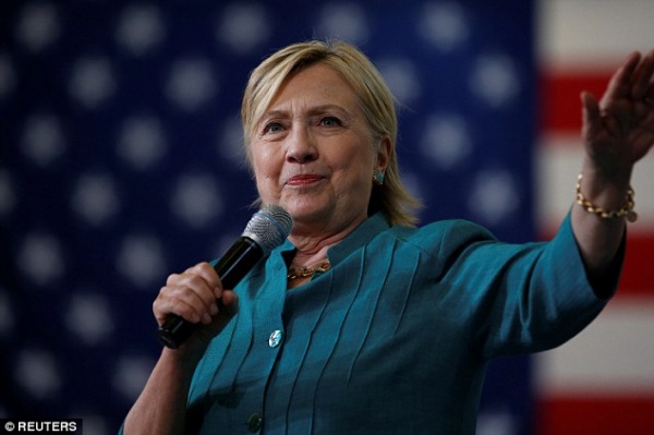 Bà Clinton công bố chi tiết thông tin sức khỏe chứng minh đủ khả năng làm tổng thống