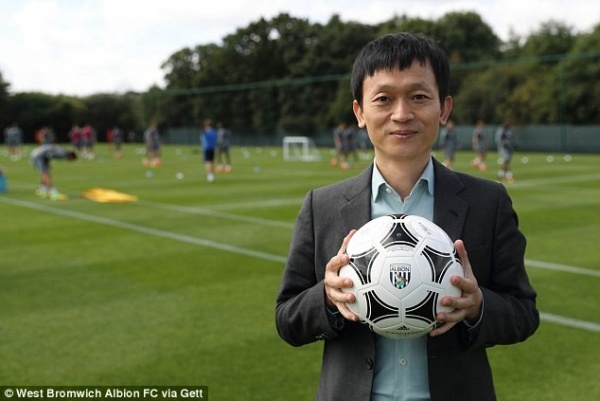 Người Trung Quốc thâu tóm hai đội bóng Premier League