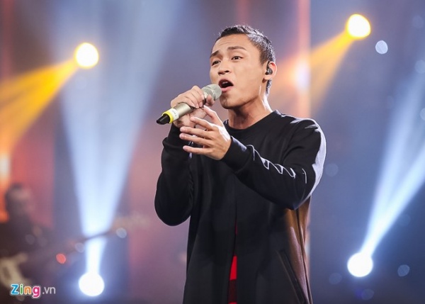 Nhạc sĩ Huy Tuấn tát "hot boy nhà quê" của Vietnam Idol